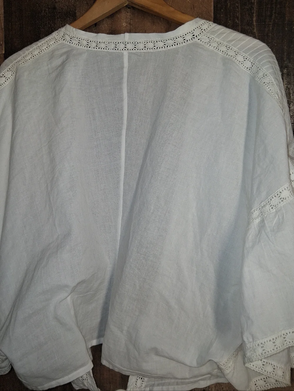 Queene and Belle White Wrap Top Size Small - Picture 4 of 8
